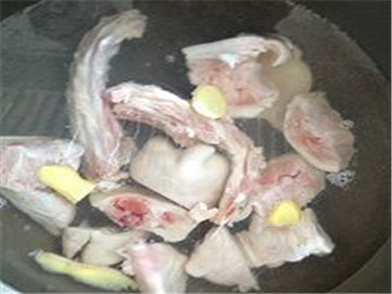 猪蹄哪个腿下奶好,猪蹄和什么搭配能催乳