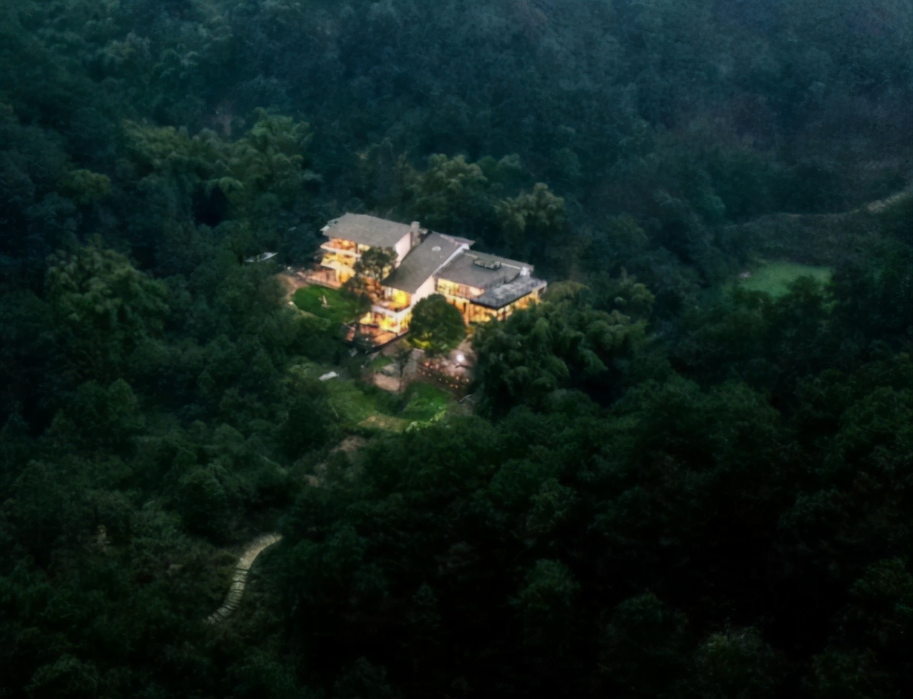 真实版“世外桃源”：六口之家与世隔绝，被发现时没有户口