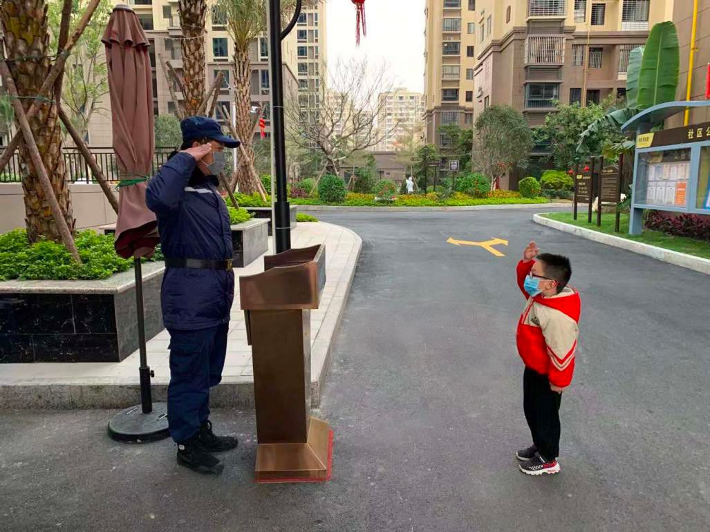 众志成城为奋斗在一线的人点赞,众志成城共抗疫情为白衣天使点赞