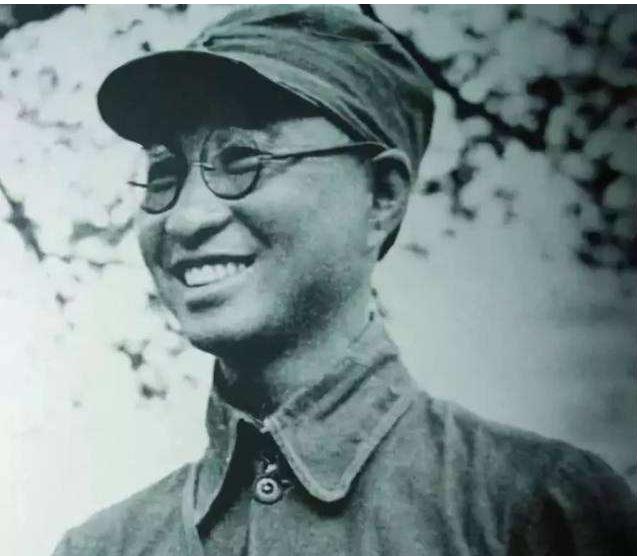 潜伏军统内部的36集谍战剧,谍战剧假借别人的身份潜伏