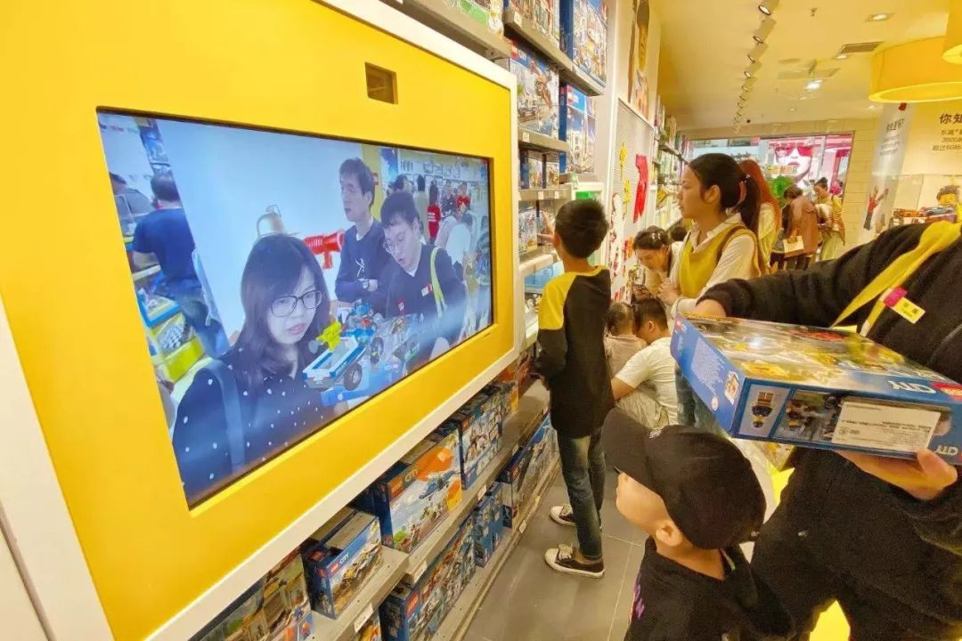 乐高西安授权专卖店曲江创意谷,西安乐高授权店乐高零件墙