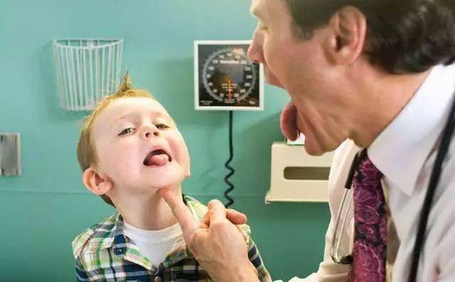 孩子说话口齿不清楚鼻音重,父母别傻傻以为是鼻子不通气