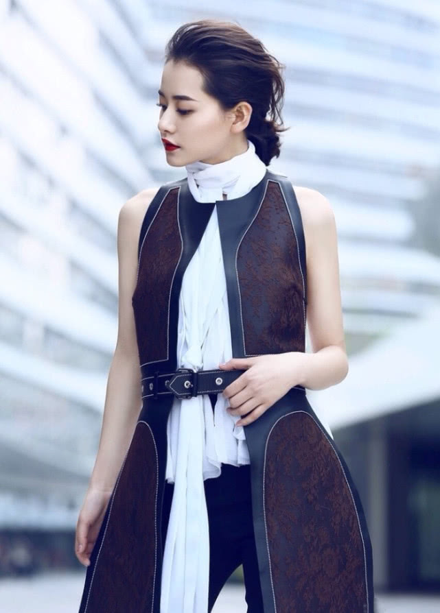 小个子女生小黑裤穿搭,小个子女生穿白裤子