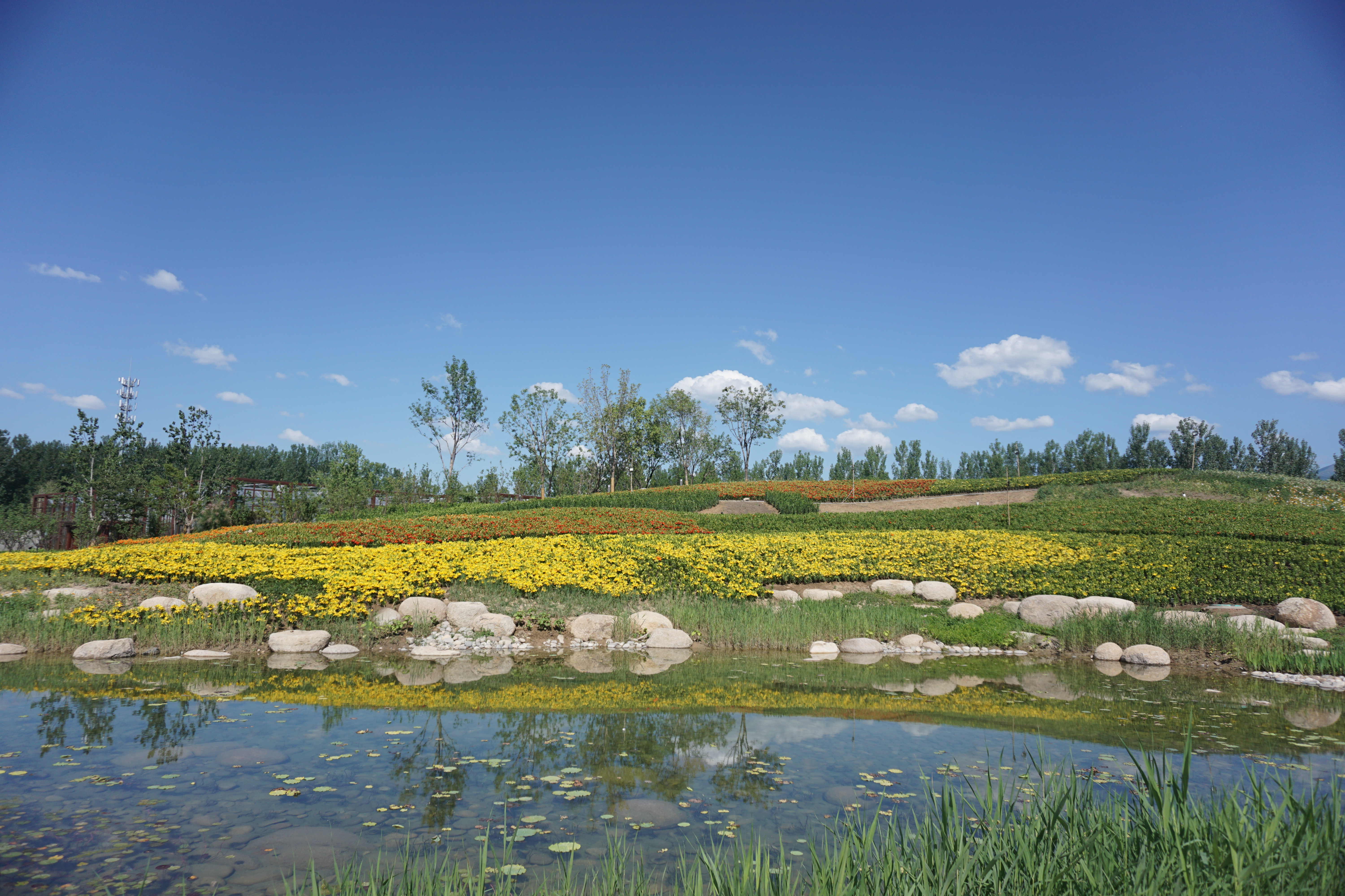 长城脚下的村庄的图片,长城脚下的美景