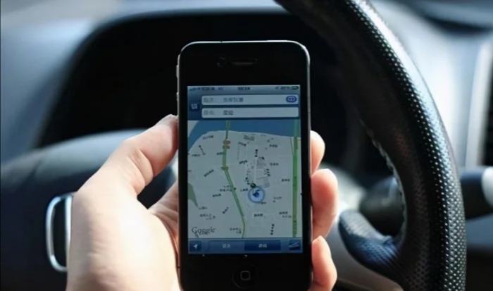 手机投屏汽车中控屏怎么操作,华为手机投屏到车机中控屏