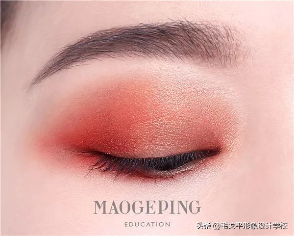 怎么画眼妆才不显脏,想学画眼妆今年最流行的眼妆