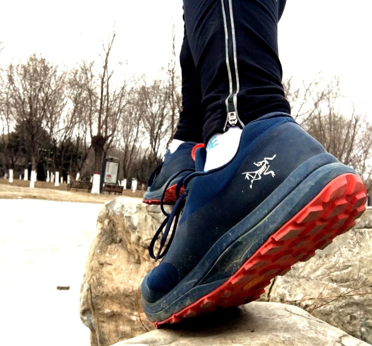 透气抗水登山鞋,耐磨防滑透气缓震登山徒步鞋