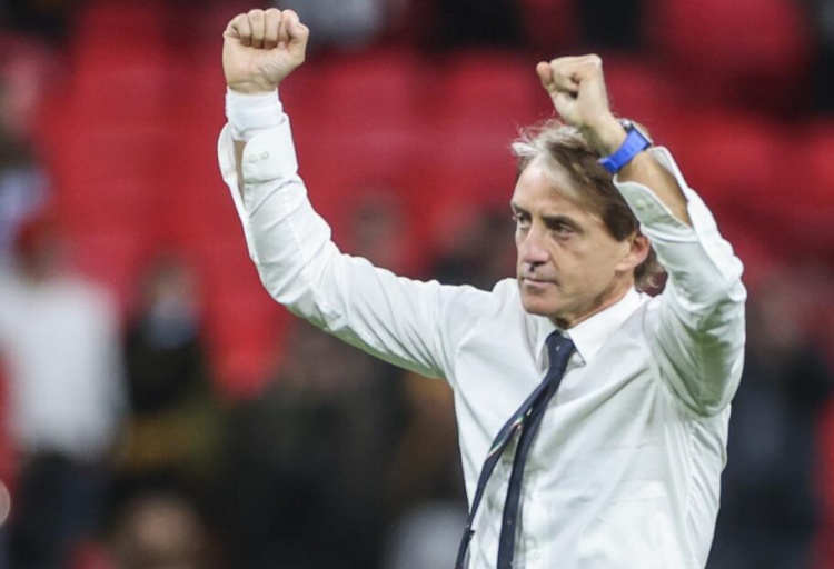 欧洲杯半决赛比分英格兰,历届欧洲杯决赛战况如何