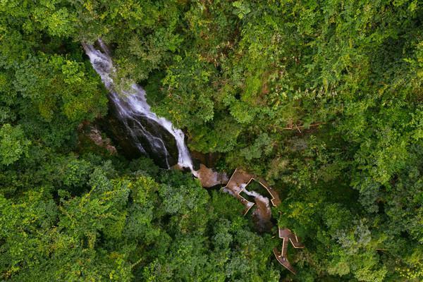 来大山里呼吸负氧离子,肇庆龙潭生态瀑布