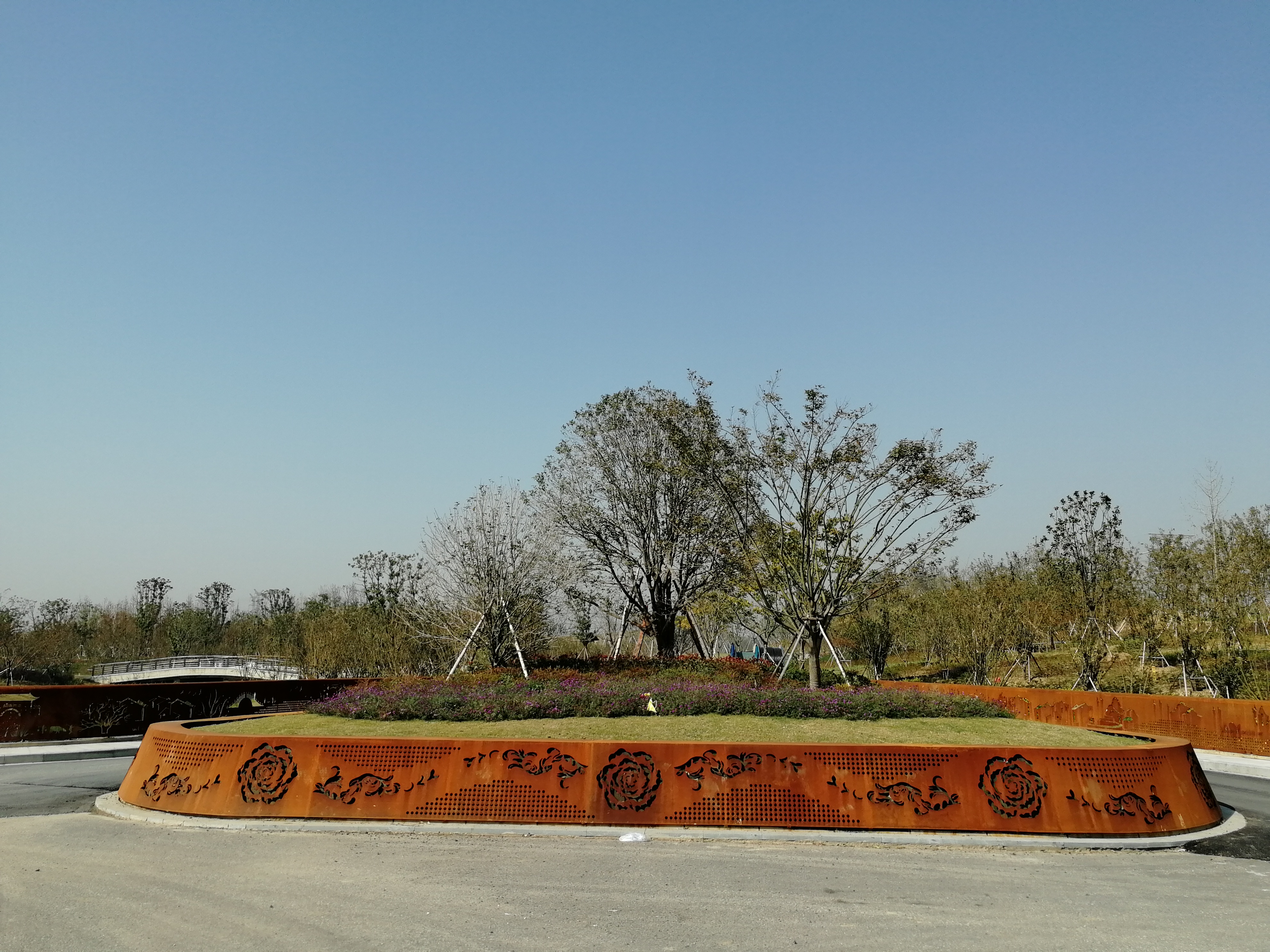 锈蚀耐候钢板表面需要处理么,耐候钢板在景观中的应用