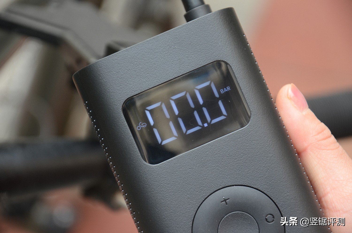 小米70迈胎压监测仪,小米充气宝测胎压