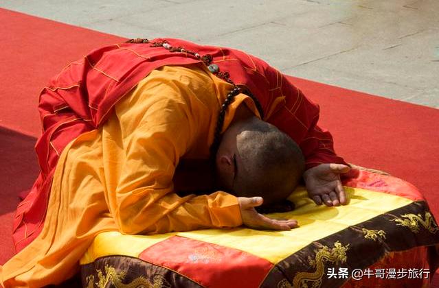 到寺庙烧香拜佛时，有这几点“禁忌”需要牢记，不要触犯易惹祸