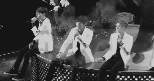 exo伯贤高音上瘾飞起来演唱会,exo回归新歌伯贤cut