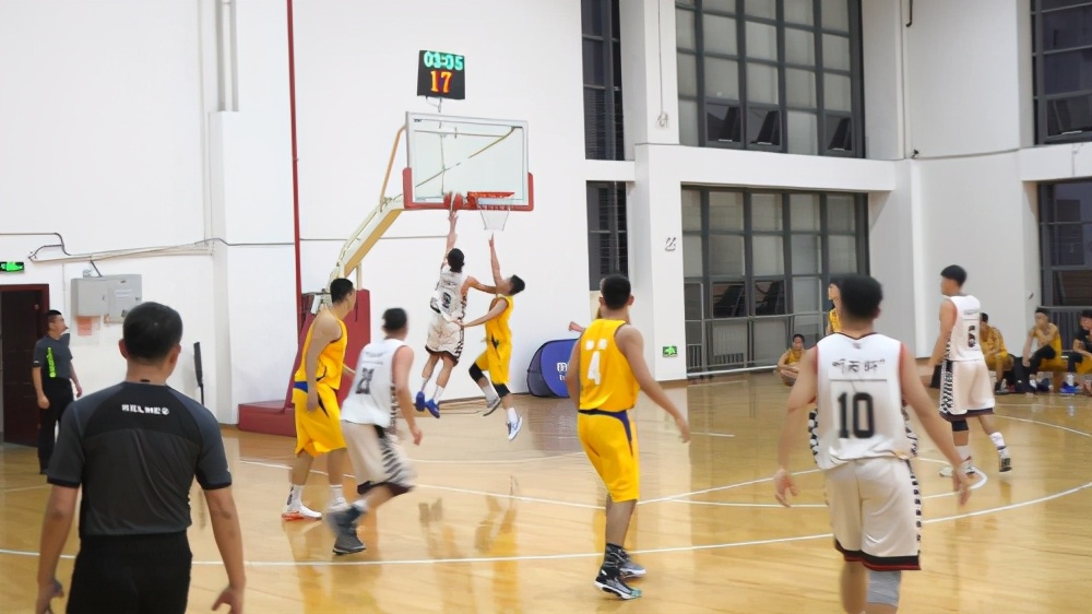 卓伟凡、李东啸合砍56分武汉理工大学险胜华东交通大学