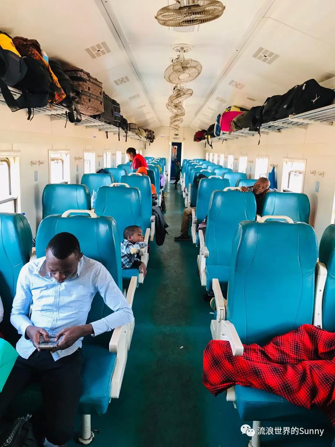 流浪非洲，乘坐中国援建火车去赞比亚，满满的亲切