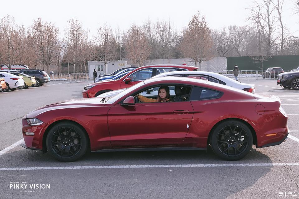 野马mustang宝石红,mustang提车真实评价
