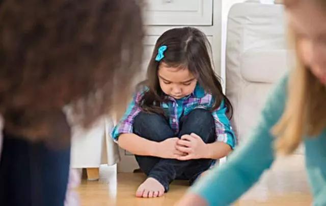 父母过度节俭行为反而害了孩子,父母节俭对孩子的危害