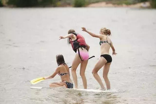 桨板入门动作要领,解锁自制动力桨板新玩法