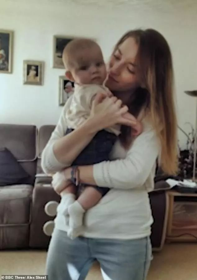 22岁女孩遭教练虐待,足球队员被教练虐待