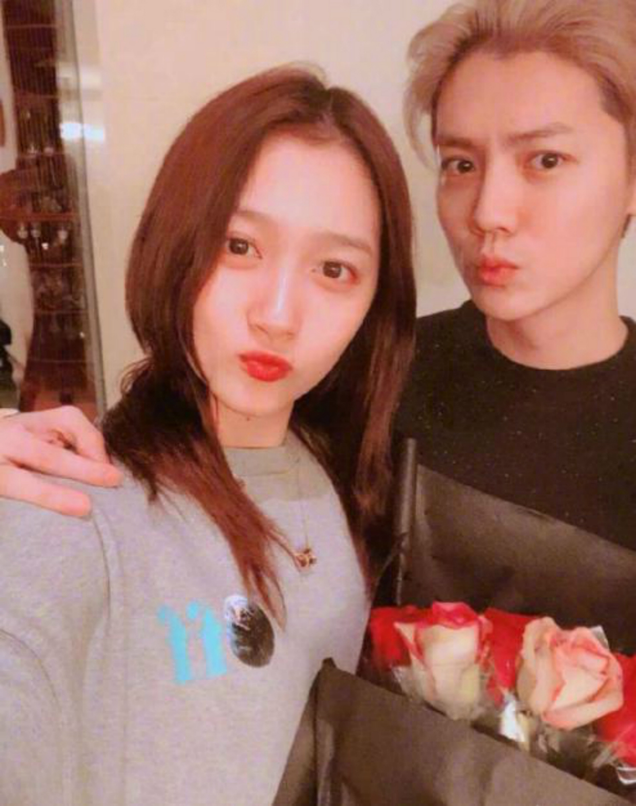 鹿晗关晓彤私下被拍甜蜜日常,鹿晗关晓彤私下甜蜜日常鹿晗吃醋