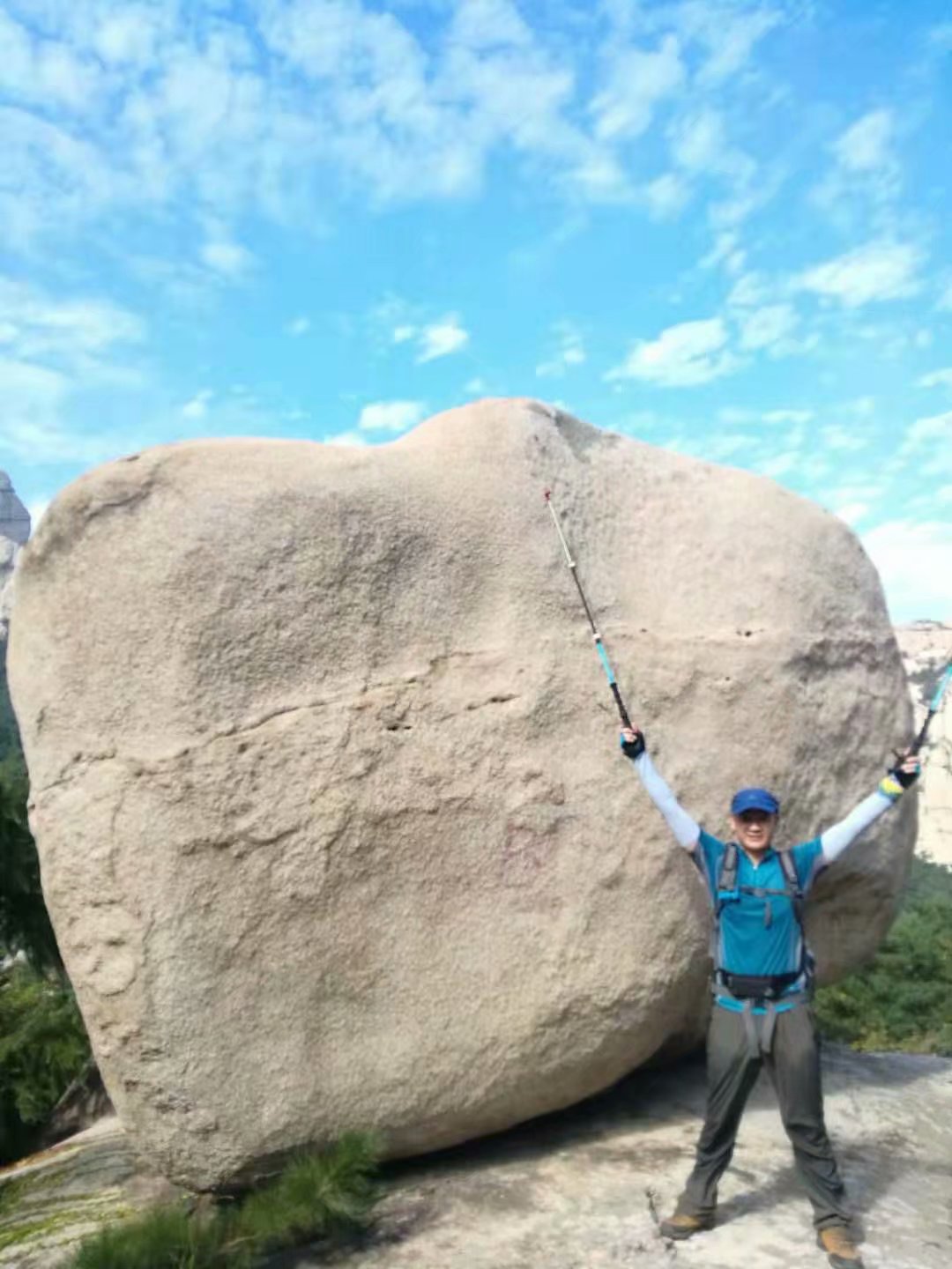远征三晋凯旋还，飓风众人把酒欢