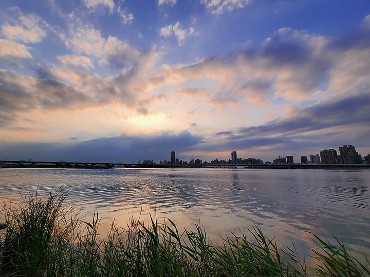 三星GalaxyZFlip评测：吸引目光的不止折叠