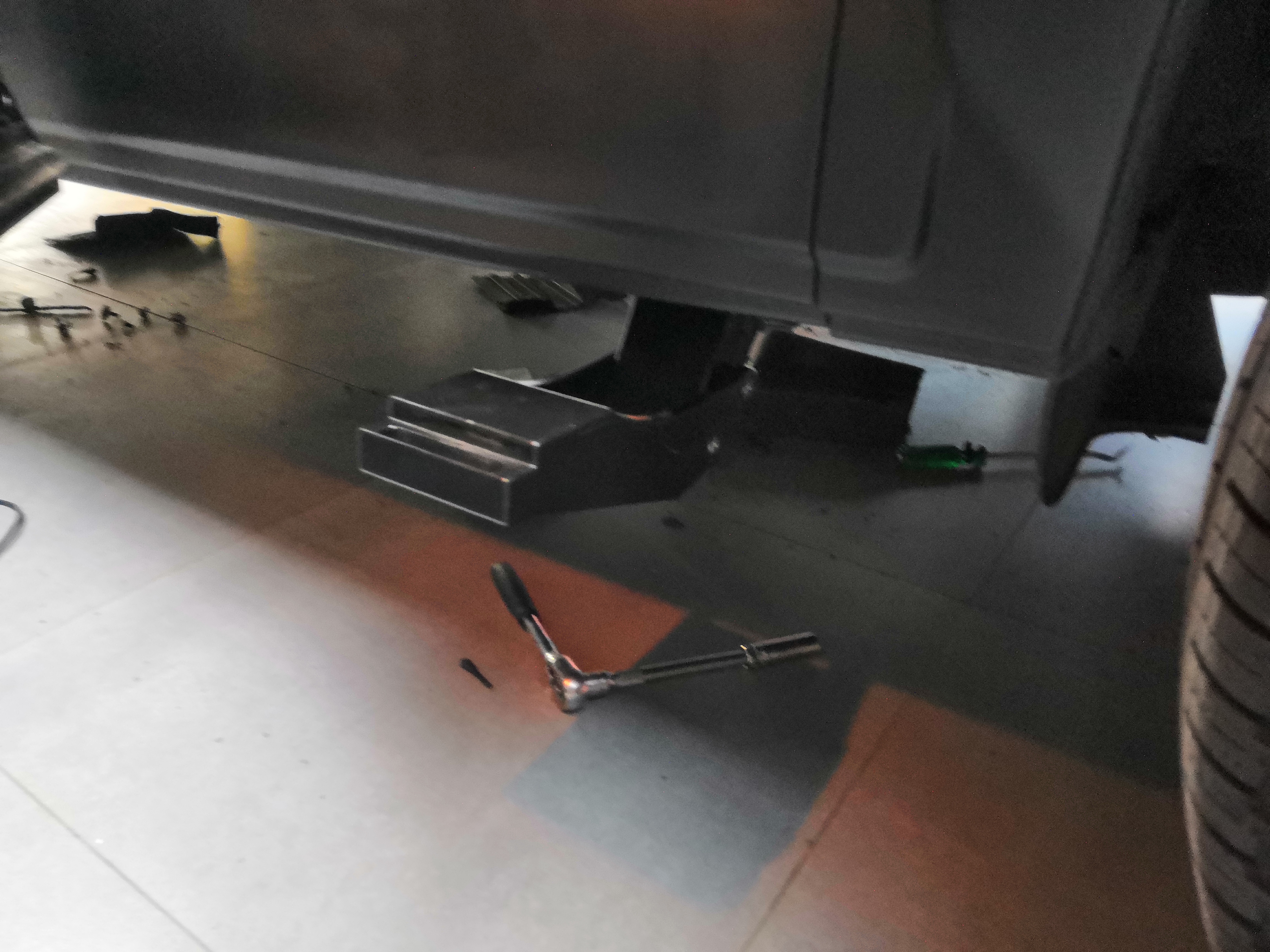 路虎发现5新款suv,路虎发现五迎宾电动踏板