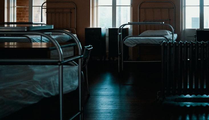 放纵成瘾的年轻人，早就“不行了”