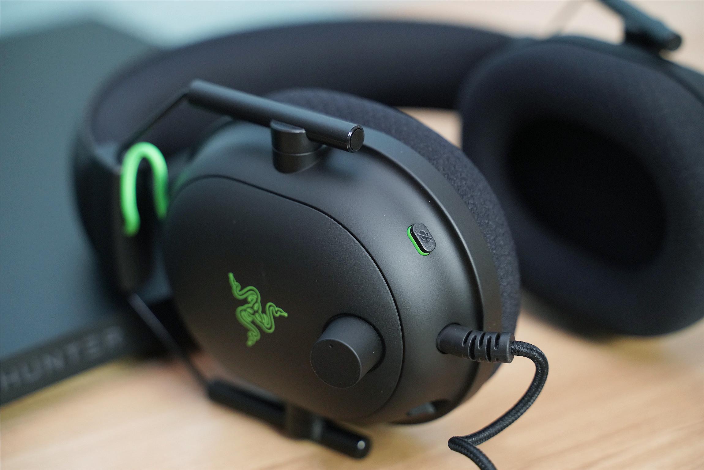 雷蛇旋风黑鲨v2电竞耳机上手,razer雷蛇旋风黑鲨v2x头戴式打csgo