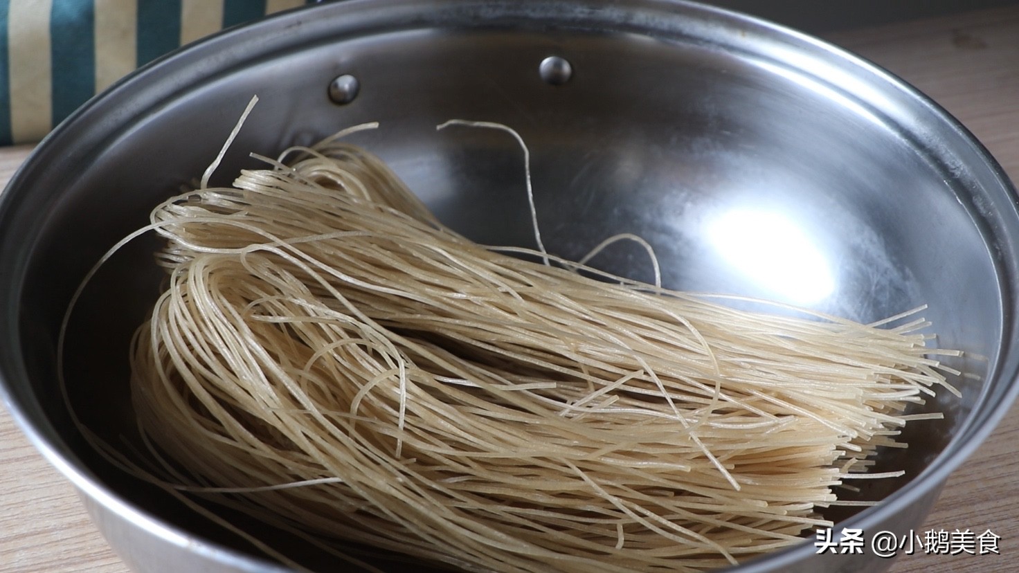 年夜饭粉条丸子的做法,年夜饭丸子怎么吃
