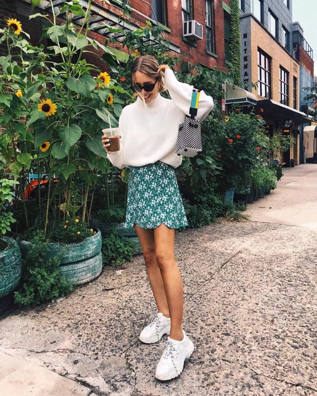 秋冬小白鞋怎么穿搭最好看,初秋鞋子百搭