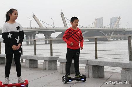 交警部门：平衡车无“路权”，安全系数低，事故难定责