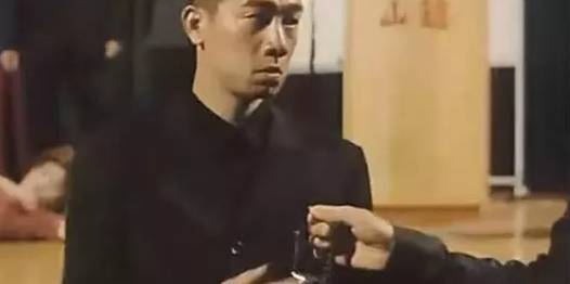 为什么说人生绕不过一台宝马,为什么人生绕不开一辆奔驰