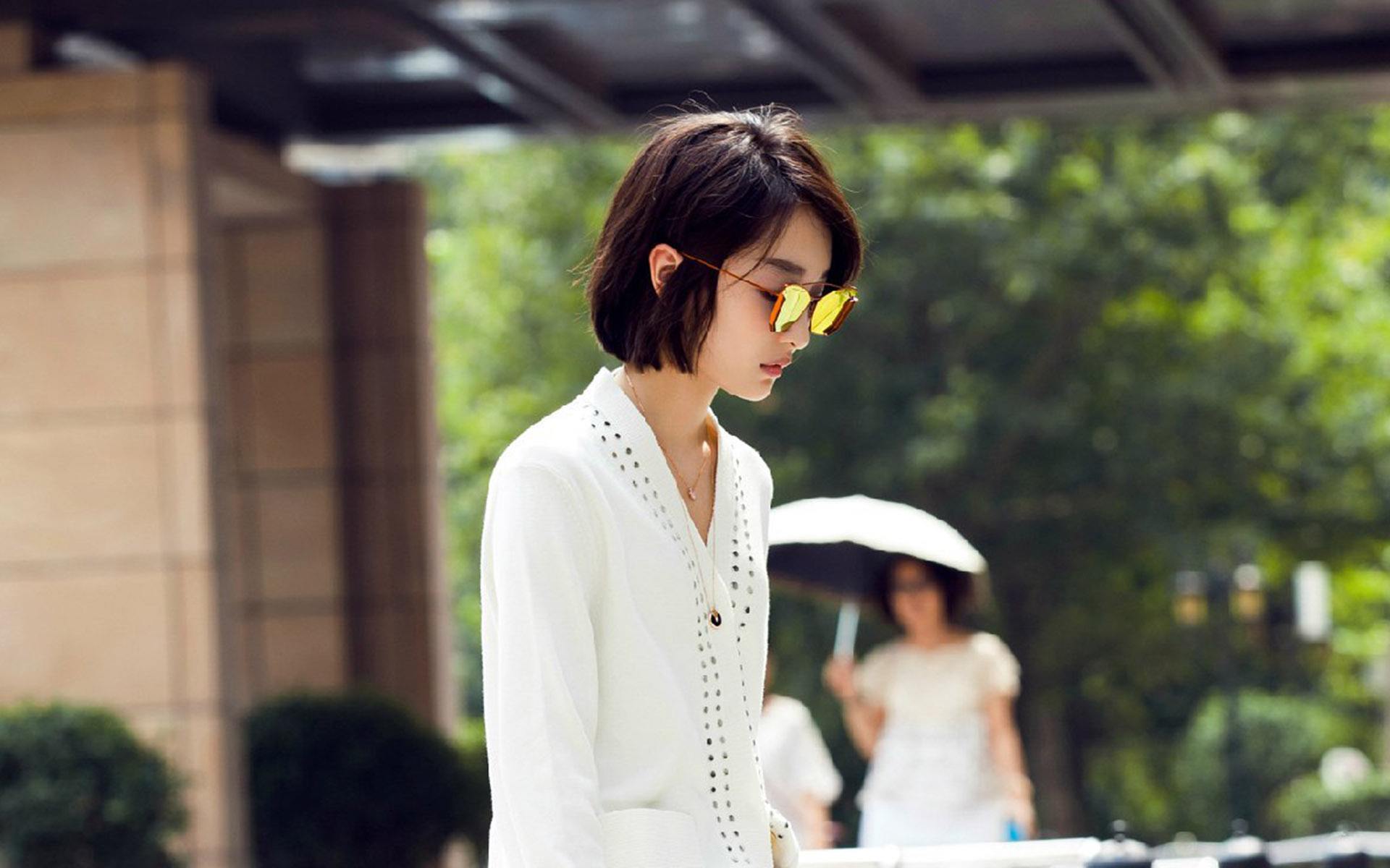 周冬雨小个子怎么穿,周冬雨的穿衣最适合矮个子参考