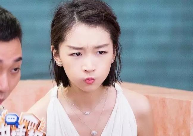 周冬雨小个子怎么穿,周冬雨的穿衣最适合矮个子参考