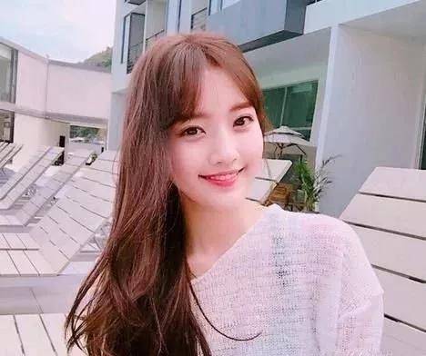 宽脸适合的发型图片女,宽脸女生适合的发型中长发图片