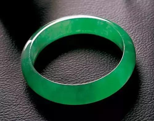 价值千万的翡翠手镯鉴宝,最贵的翡翠手镯一亿元左右