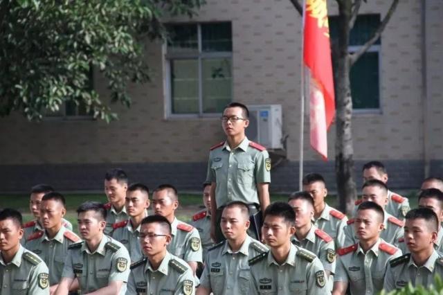 大学生当兵是一种什么样的体验？复旦大学学子这样回答：不后悔！