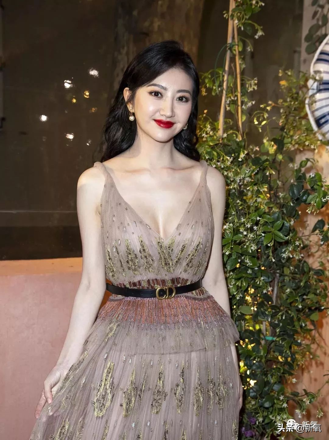 景甜修复后的双眼皮多宽,景甜修复之后的双眼皮是多宽