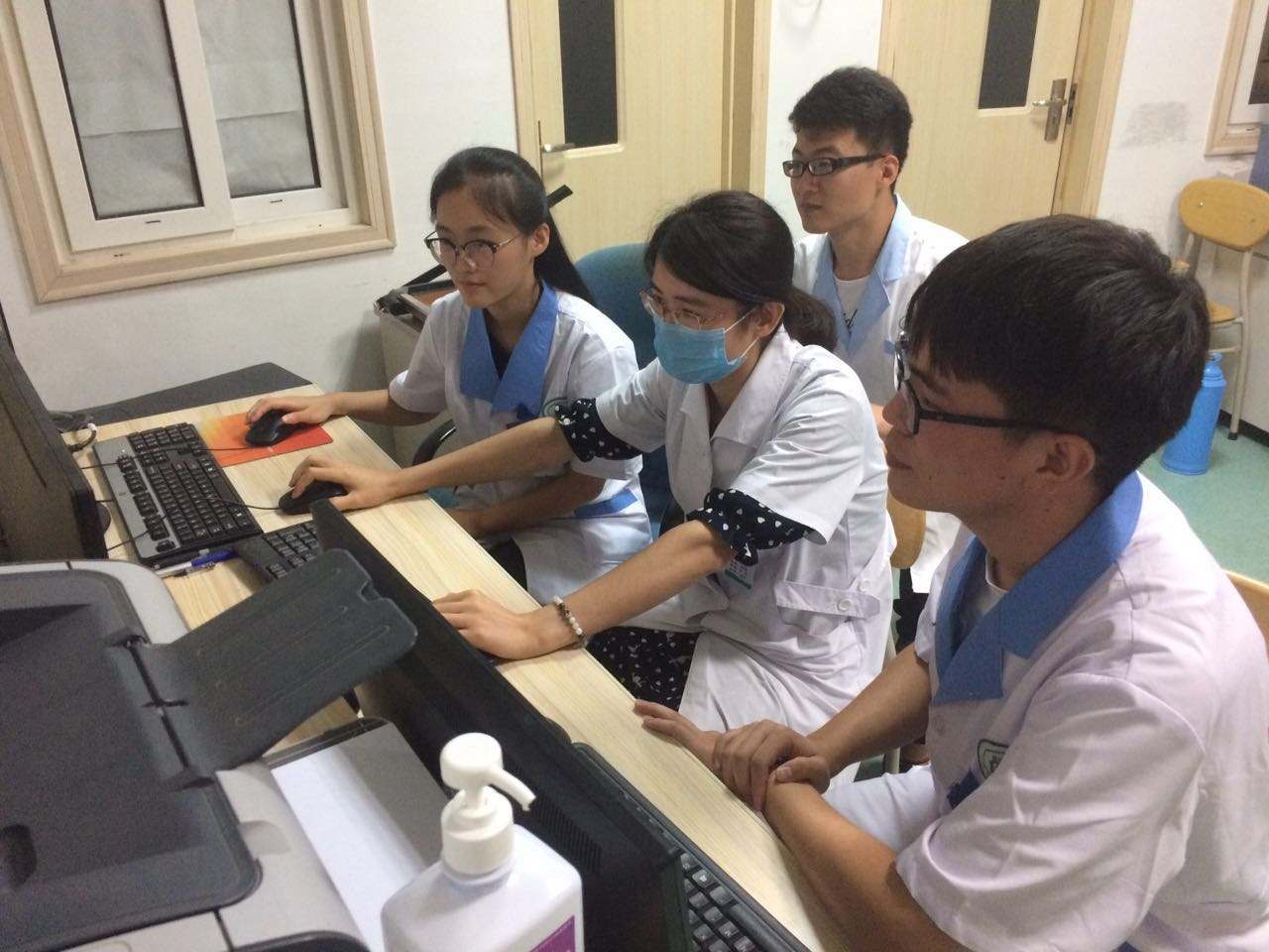 专科生学医学专业有出路吗,专科生学药学前景如何