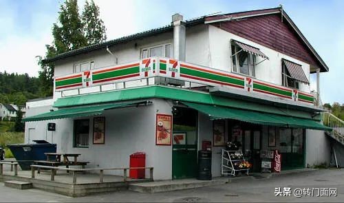 便利店选址十字路口还是小区门口,便利店选址的介绍