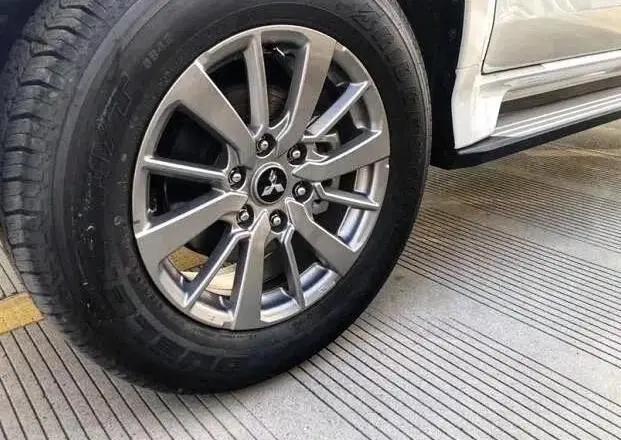 最新款三菱帕杰罗越野性能,三菱帕杰罗速跑2003款2.4