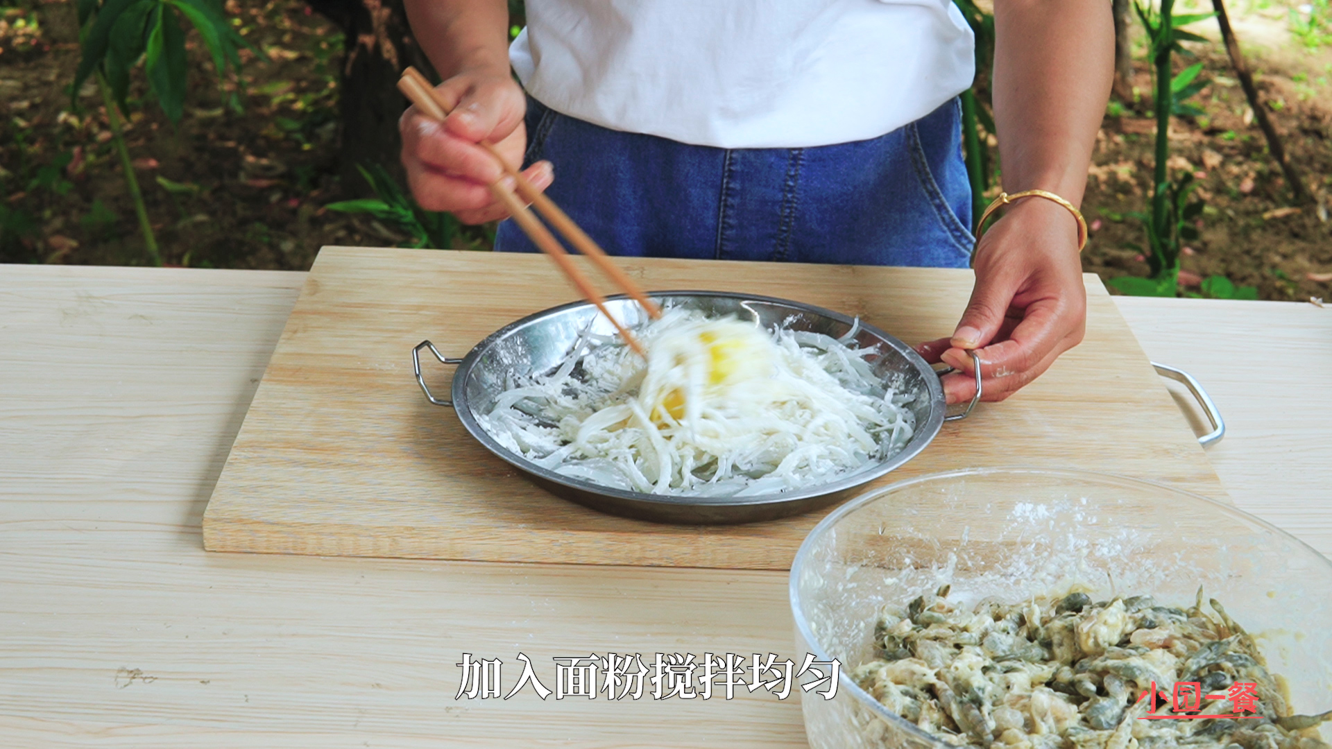 淅川县特色美食炸河虾银鱼,油炸小鱼虾怎么做好吃