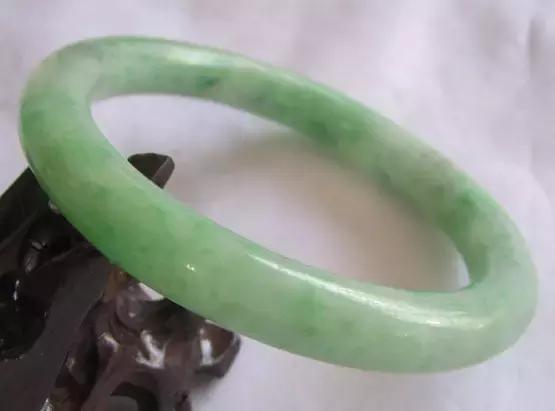 易于和陨石混淆的石头,容易混淆的玉石