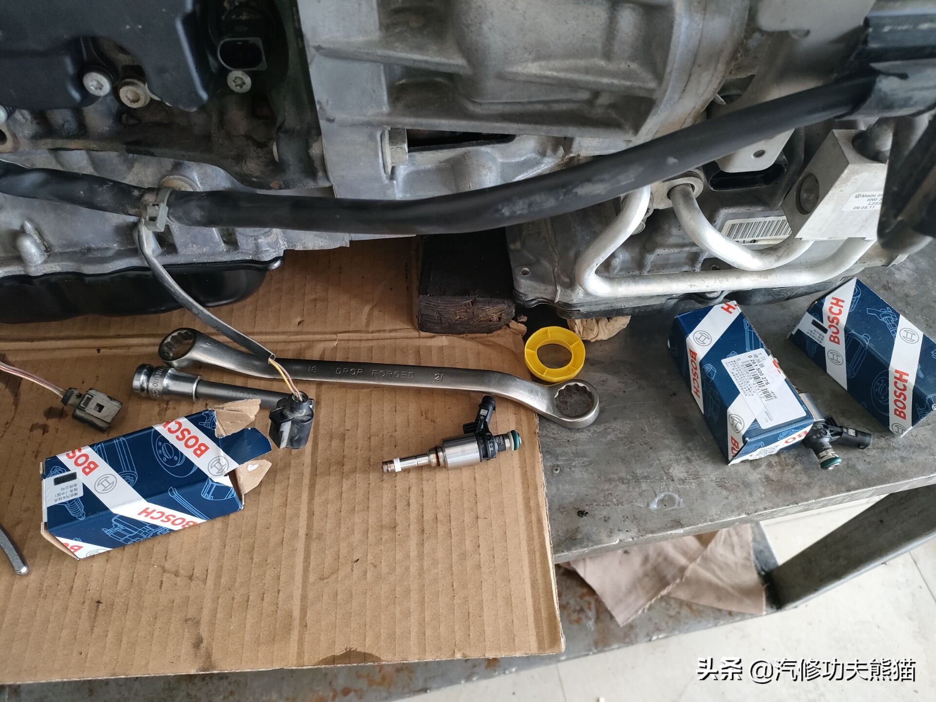 老途观发动机漏油维修,老途观涡轮增压器漏油维修多钱