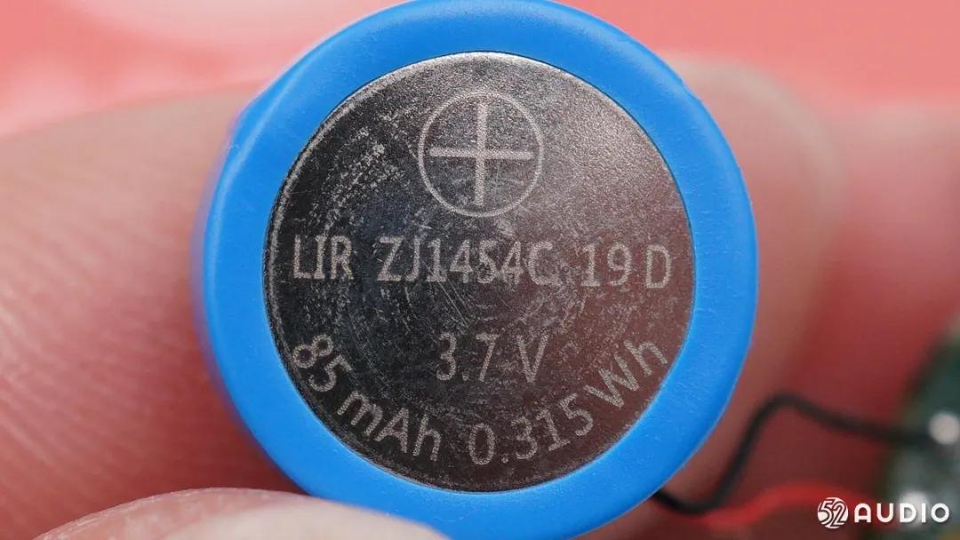品牌争相采用,钢壳扣式电池成TWS耳机标配