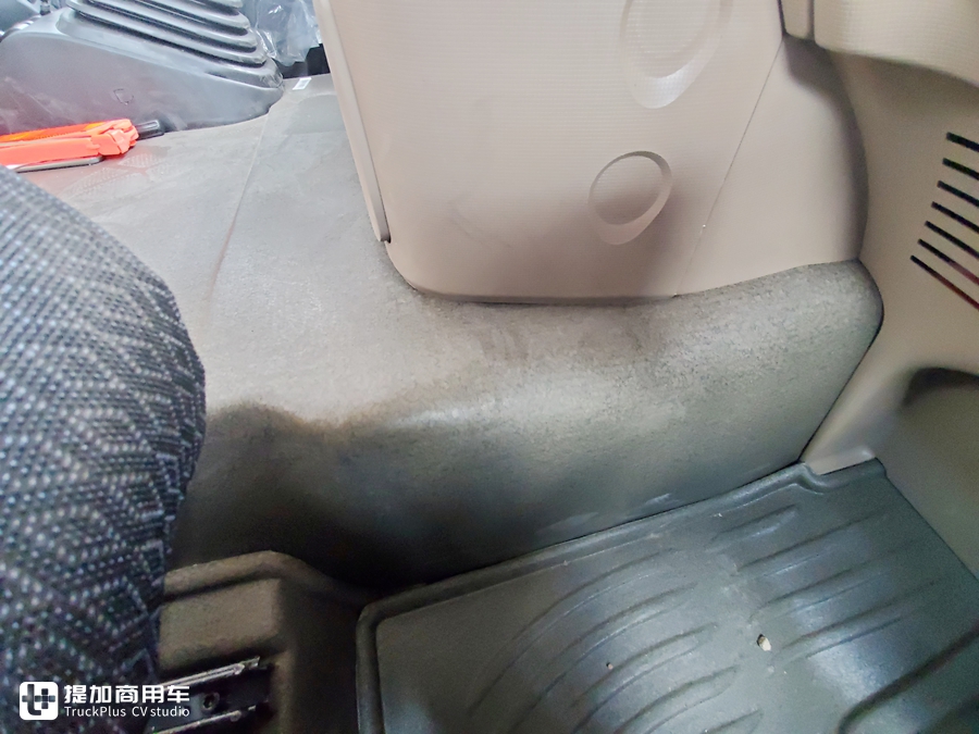 豪沃新款tx7配置,豪沃tx7290马力7.8米底盘多少钱