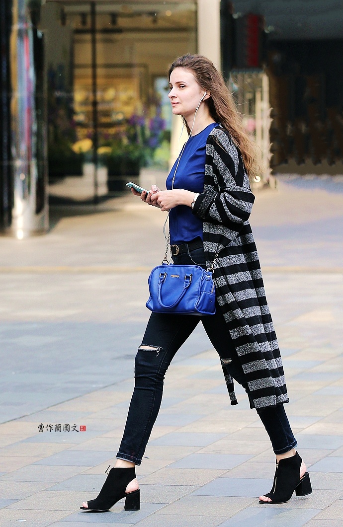 美女街拍尖头平底鞋,街拍夏季鱼嘴鞋