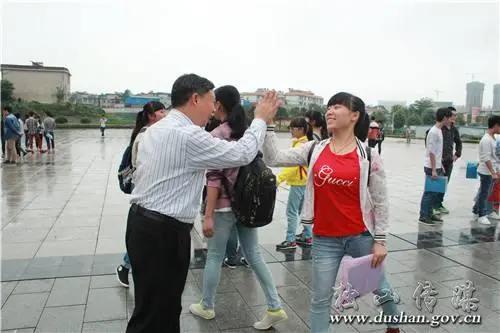 对不起今年我高三,不好意思我高三了表情包