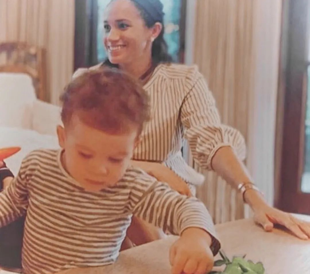 梅根和英国王室打起了媒体战,梅根含泪谈英国王室